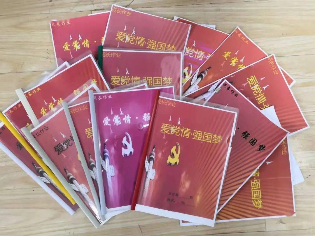 撒贝宁升级当爸爸，何炅提着礼物去看孩子，撒贝宁当时是怎么做的？游戏画面